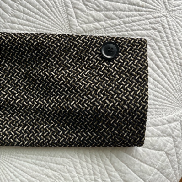 Max Mara black blazer, size 6, great condition, 73% virgin wool, 27% nylon. - Picture 5 of 8